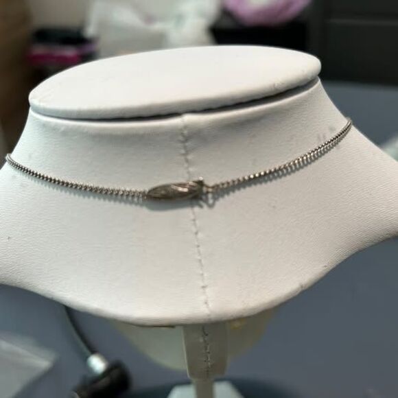 Vintage silver necklace and earring set - Picture 7 of 10